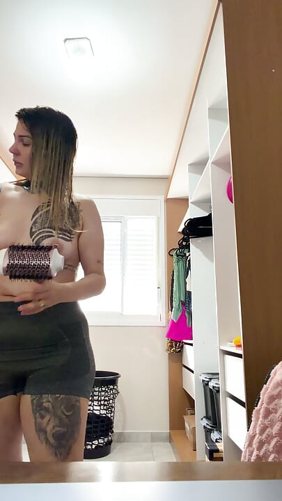 El vecino atrapa ADN femenino en su momento de belleza y descubre algo impactante