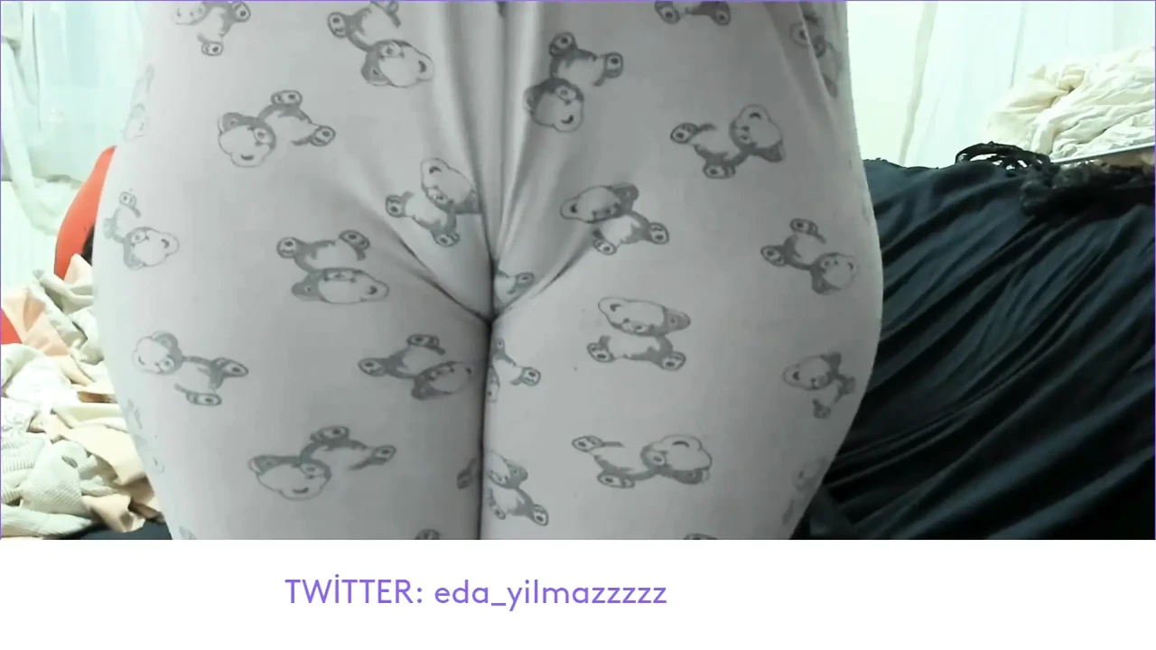 CAMELTOE- MASTURBATION IN PAJAMAS- PUFFED PUSSY- SWOLLEN PUSSY- TURKISH PORN