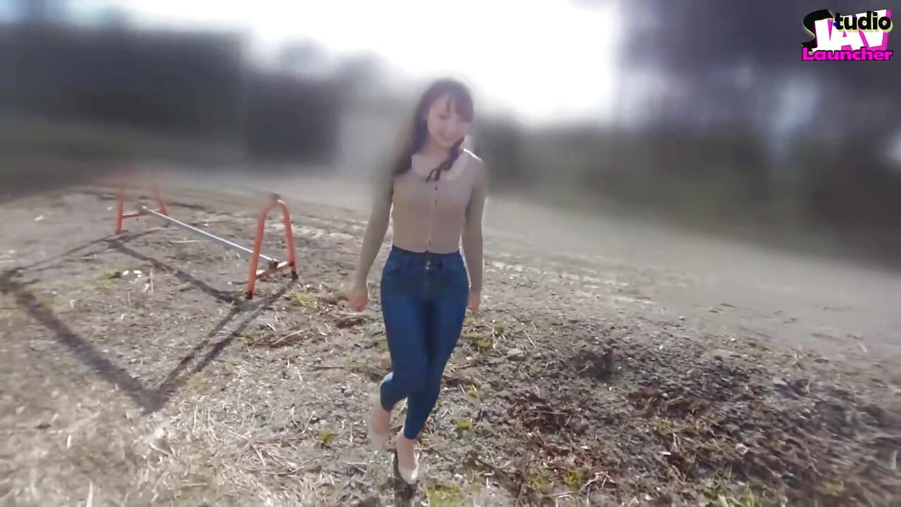 Street Peach - Can You Handle How She Gives in to Every Wave with Her Butt Bare? Chapter-2