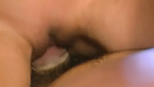 Sarışın orta yaşlı seksi kadın tutkulu oral zevkte ve parmaklıyor