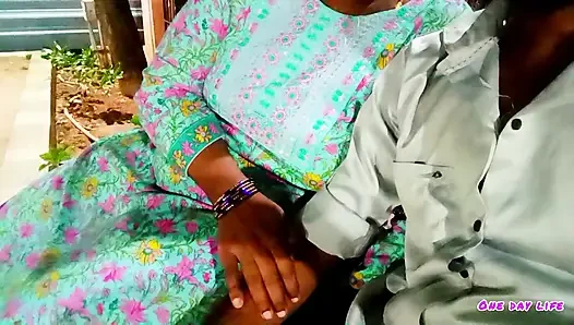 Genç oğlan oyun alanında egzersiz yapan tamil evli kadınla seks yapmaya çalışıyor