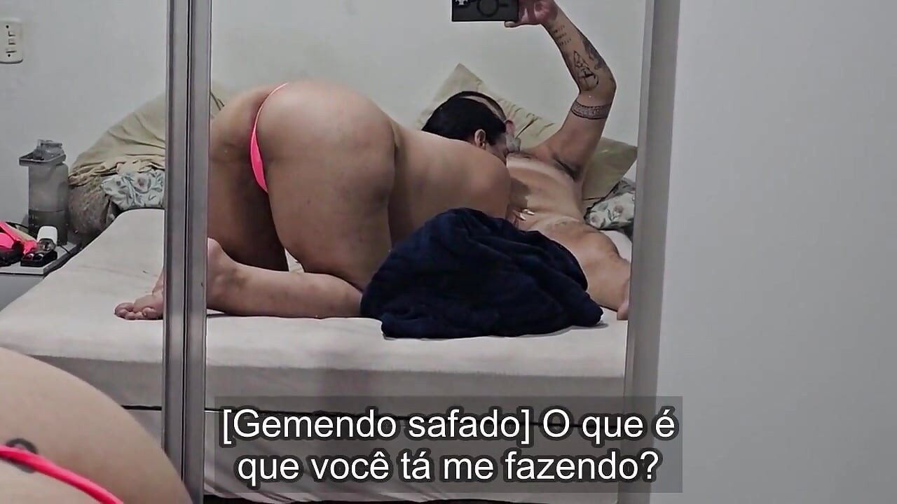 Carol Hotwife gémit au lit avec son amant pendant que le cocu apprivoisé filme tout