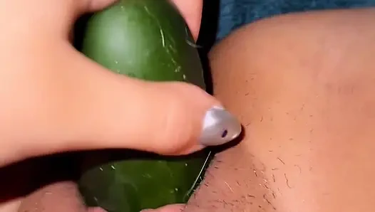 Memek gemukku dientot pakai timun