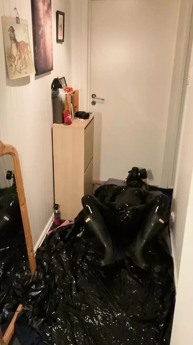 Latex, gasmask and hunter boots
