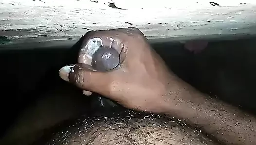 Lund hilaya aur pani nikala