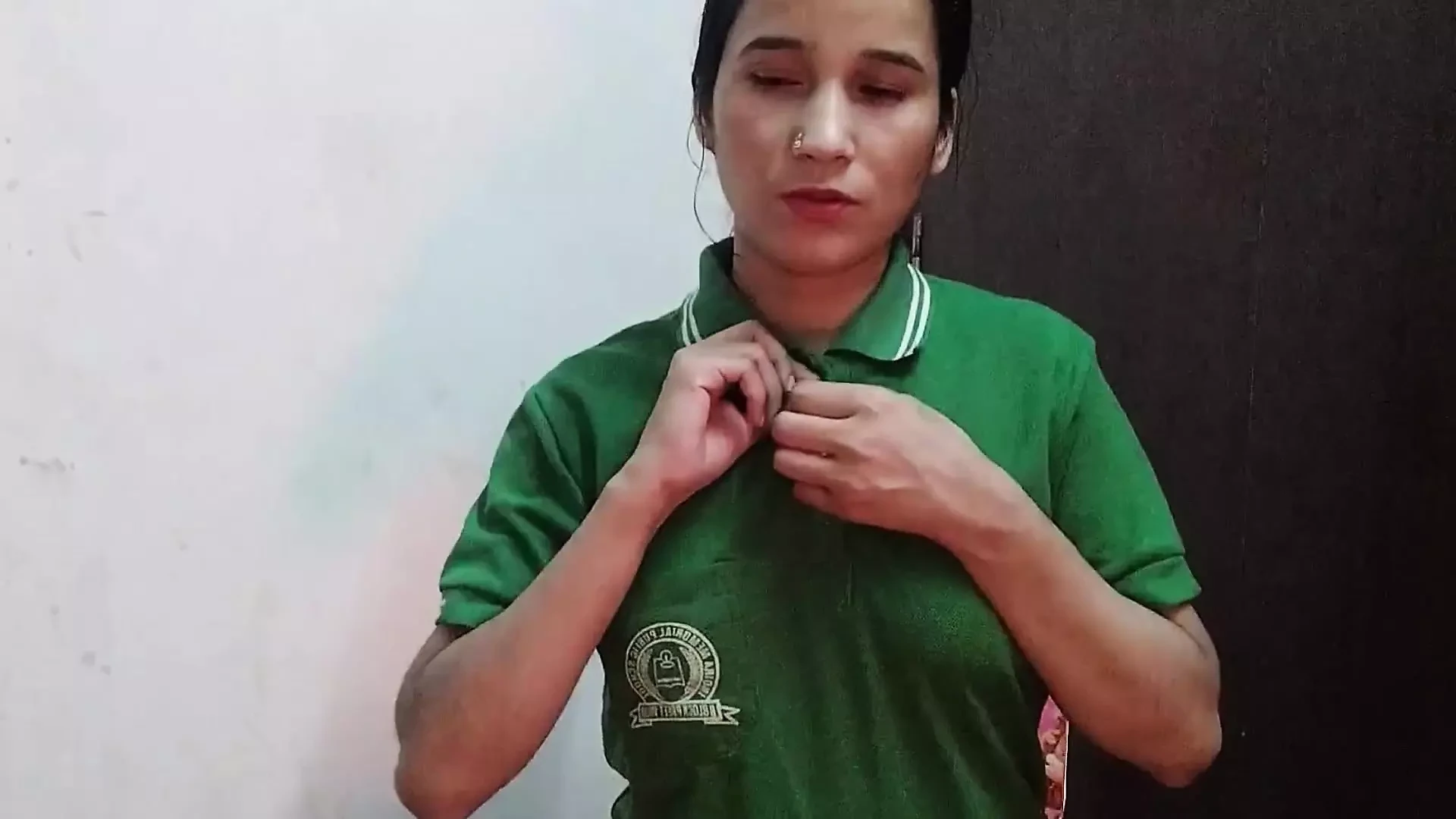 School girl ko gandi video dikha kar pel diya