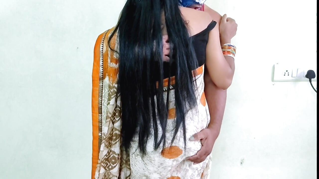 Bhabhi baru berkahwin menikmati xxxfucking oleh lelaki matang