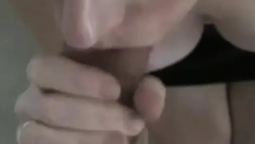 Pengalaman pertama ibu rumah tangga yang gugup