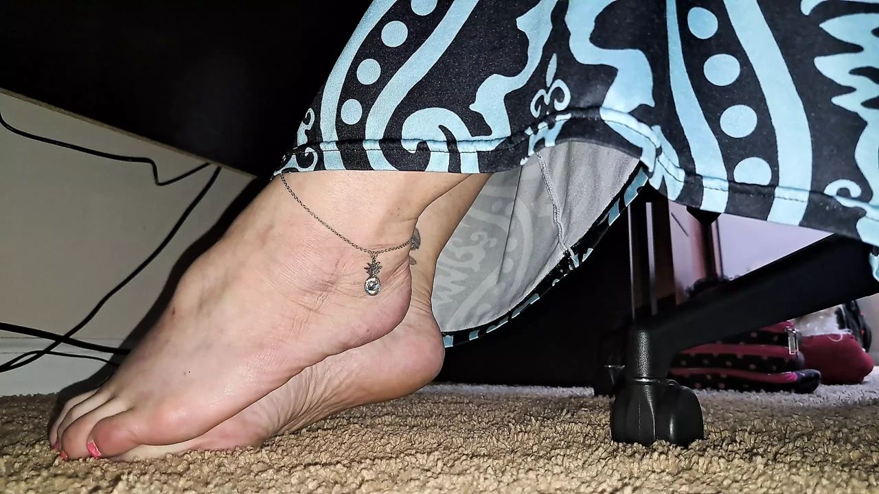 A voyeur Under Milf's Desk, watching her bare feet.