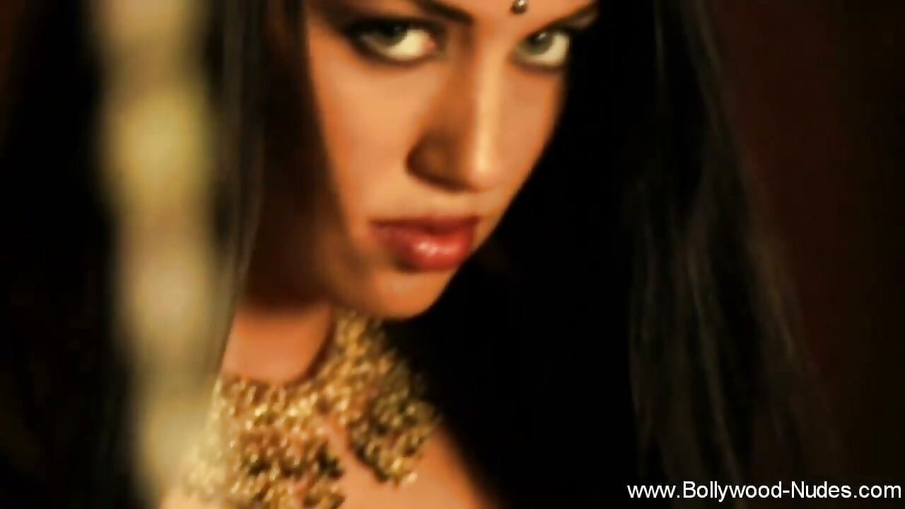 Deva's Mesmerizing Midriff Show