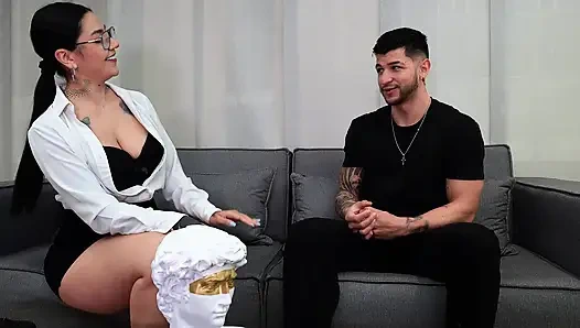 Öğretmen Culona Azgın Öğrencisini Sikikleri Ve Yüzünde Bir Şok Alır