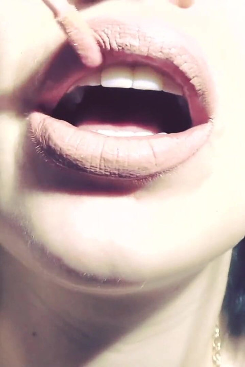Beide lipstick & gloss jerk off