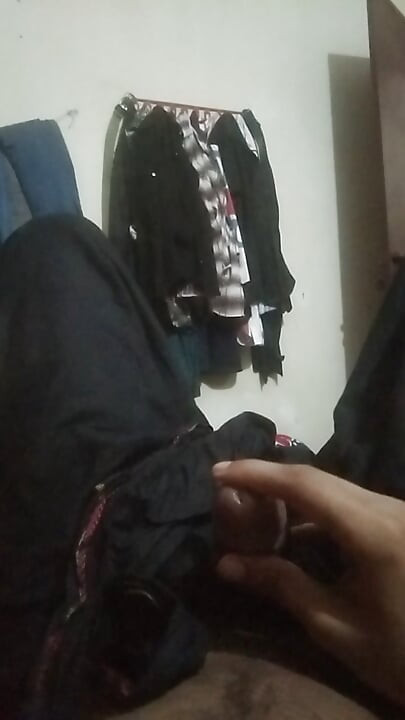 Eu queria fazer sexo, então eu bati na minha mão