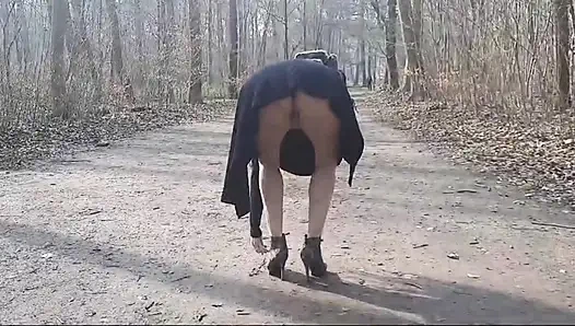 Milf seksi berjalan di Hanover