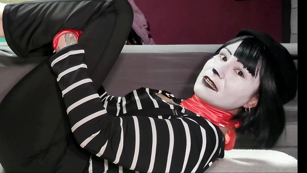 Mime ve Dash Cosplayer çift biraz edepsizce eğleniyor