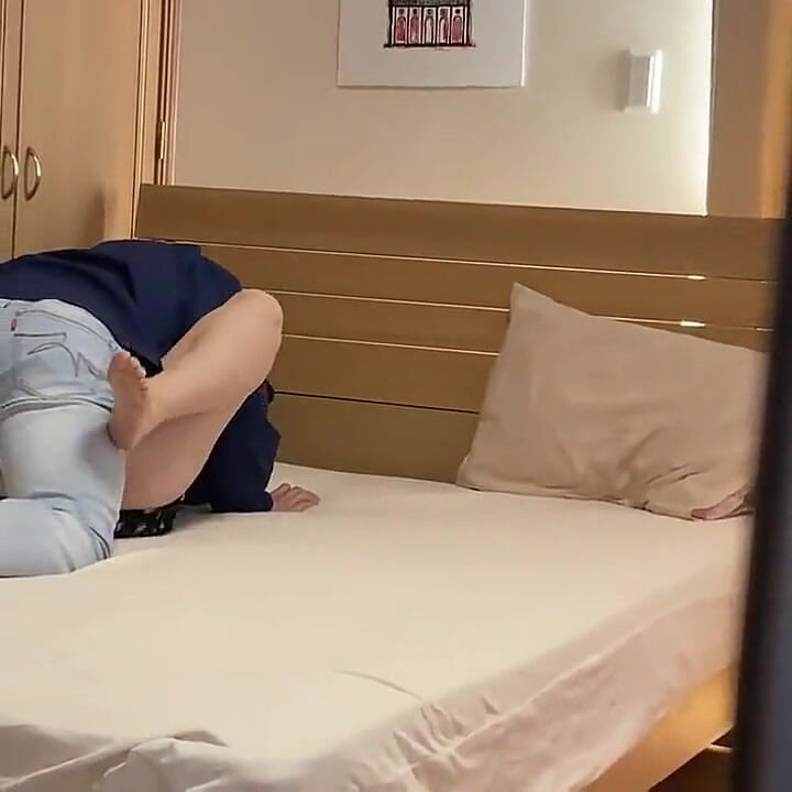 4 People Caught in an Intimate Routine - B