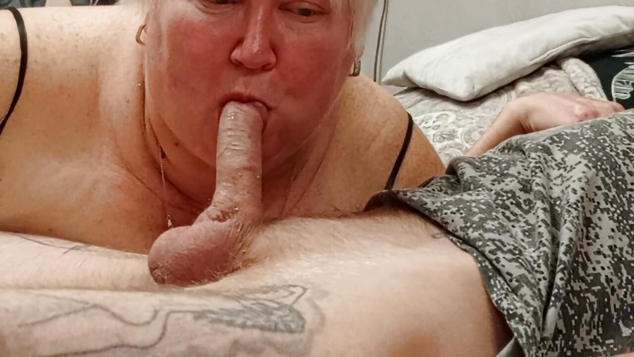 أطعمت زوجة أبي بالمني في يوم إجازتي