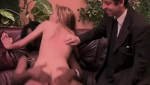 BBC ini menghancurkan oriental kecil