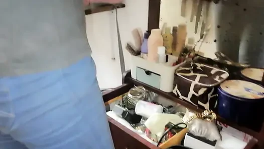 Üvey anne banyoda üvey oğlunu baştan çıkarıyor