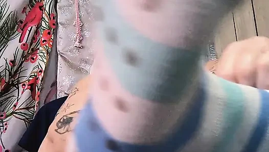 Çoraplar havada her yere boşalıyor