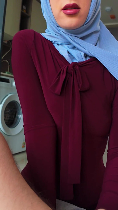 StepMom Accidentally Caught My Naughty Stare on Her Round Ass