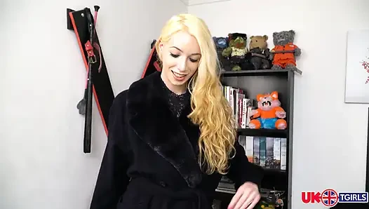 London sensation Sasha De Sade