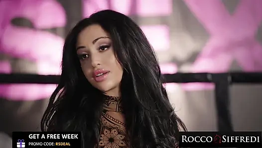 Rocco siffredi - isabella angelina iki dev yarakla sikiliyor