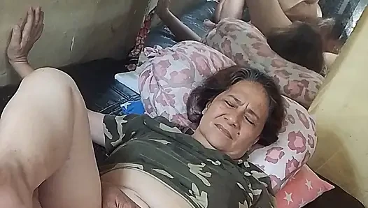 Любовь моей жизни, я ем ее киску так много спермы, она любит это