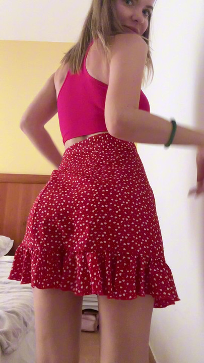 The skirt made the move 👀