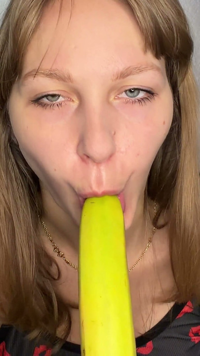 Banana Blowjob Pleasing the Banana