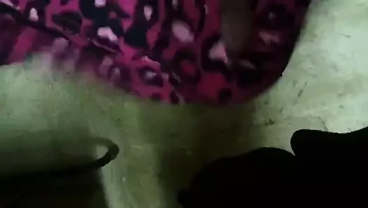 Bir dükkanda farklı etekleri yormak (+ cumshot)