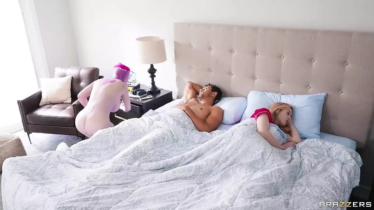Anal bandido é pego e gozada dentro.Lily Lou Brazzers