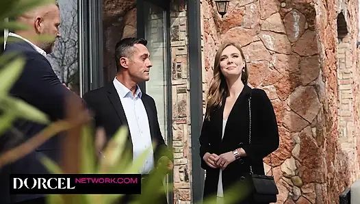 Под чарами сексуального эксперта по недвижимости