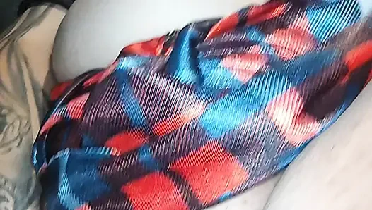 Играя с собой, пока я один, я трогаю себя, пока не получаю удовольствие от моего