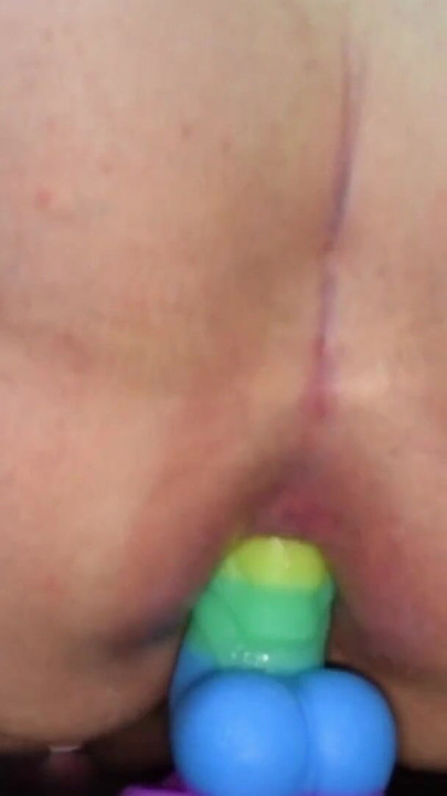 Zapanjujući trenutak iz "Trans navijačice s velikom guzicom koja jaše dildo"