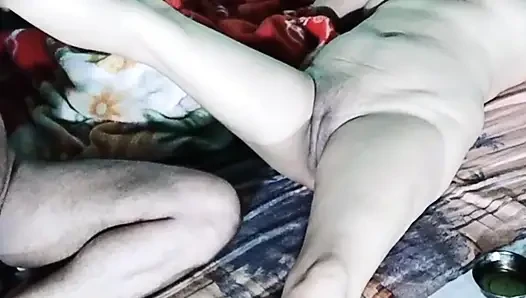 Hintli kadın tam gece masajı yapıyor