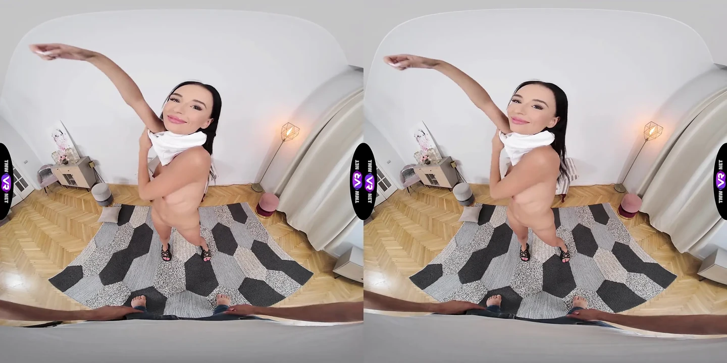 Dude Pounds Milena Ray After Spotting Her Bare Pussy - TmwVRnet