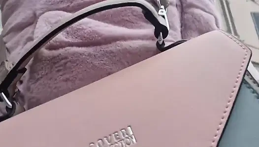 Güzel sidik dükkanlarda ve umumi tuvalette striptiz yapıyor süper seksi mega derleme
