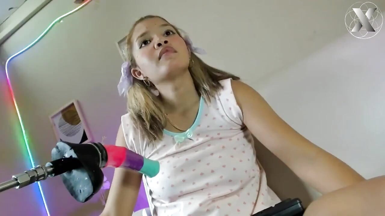 J’ai baisé avec le gode et le vibromasseur en même temps
