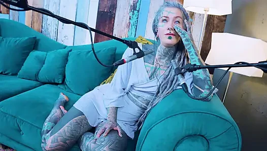 Hakkında konuşuyorum n - gerekli - asmr podcast sfw konuşuyor gotik sıska kız dreadlocks dövmeli model dövmeli kız