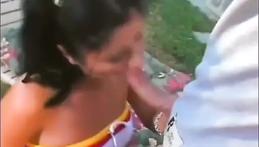 Remaja latin yang lucu disetubuhi di luar ruangan