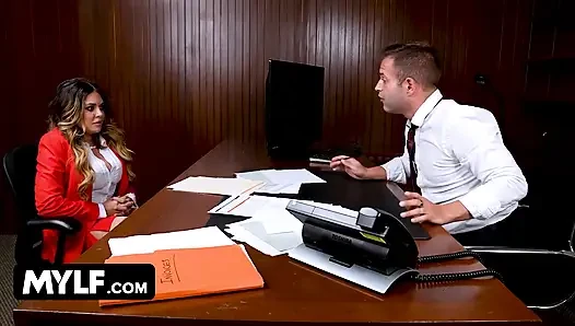 Kaba orta yaşlı seksi kadın vivianne desilva sapıklık programında Lilly Hall ve Nicky tarafından evcilleştiriliyor