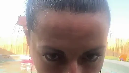 Стринги бикини соблазняют бассейн - влажный танец и игривые вибраторы