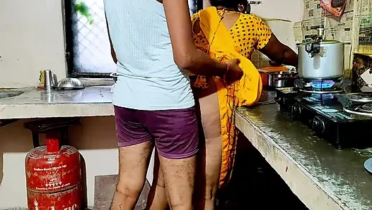 Bhabhi ko kichen me chooda