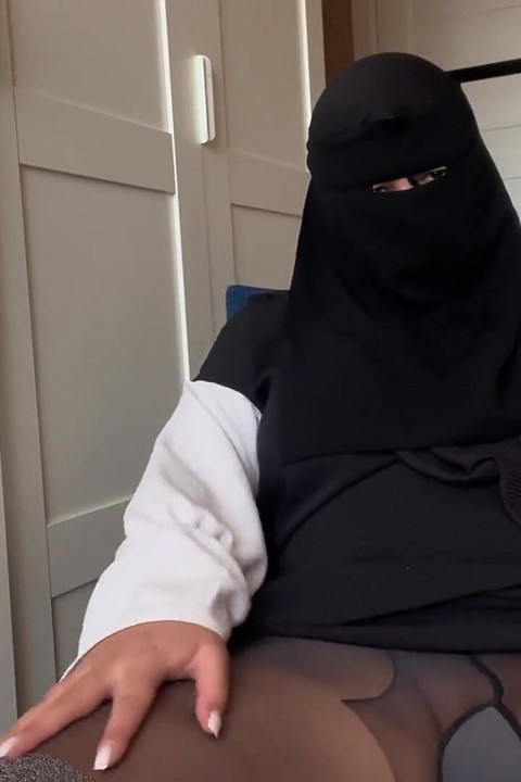 Arab MILF Gives Instructions in Wet Pantyhose