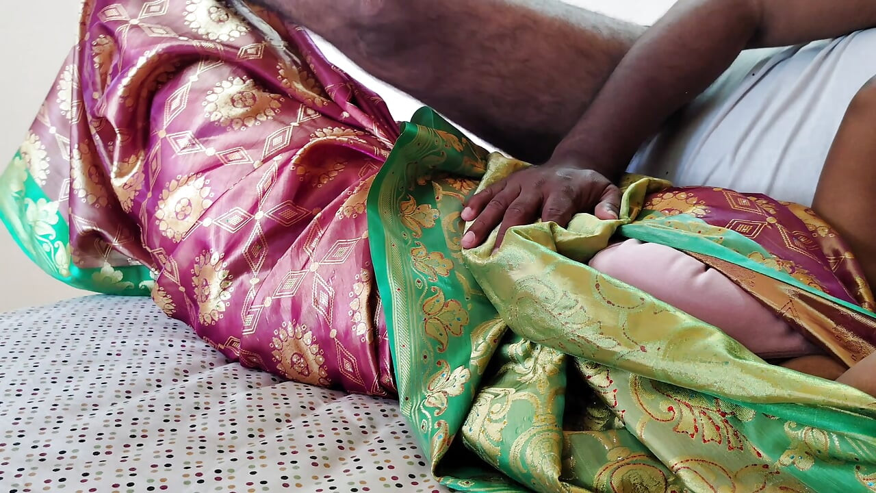 Housewife aunty tamil romance in bed