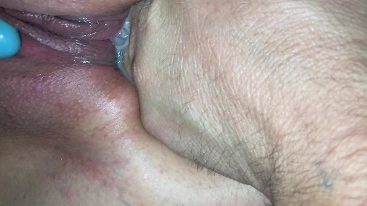 Playing with wifes wet pussy