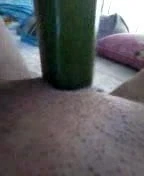 Азиатка трахается с огурцом, затем вылизывает его чистым