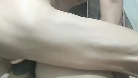 Suara muncul saat muncrat ke memeknya