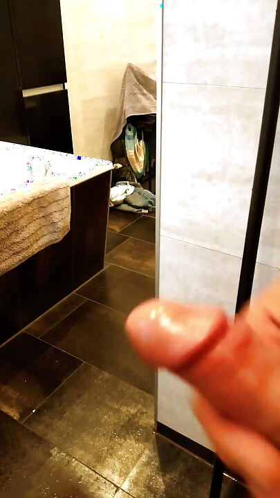 nice cock jerked off in the shower.